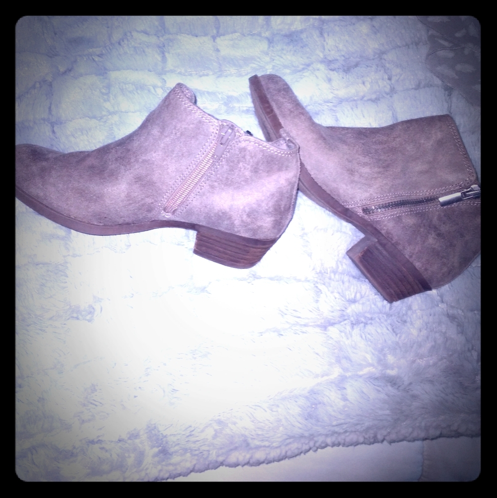 Distressed look light brown booties like NEW